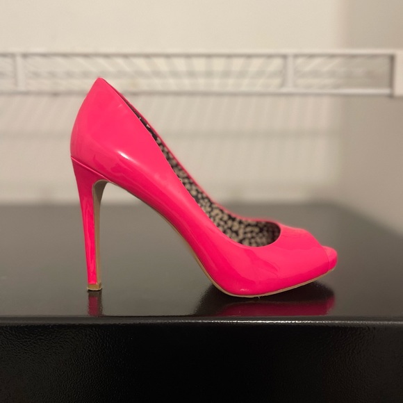 High Heels - Picture 4 of 5